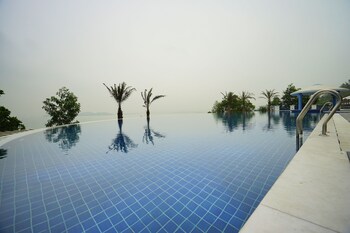 bbq villa and hostel ha long