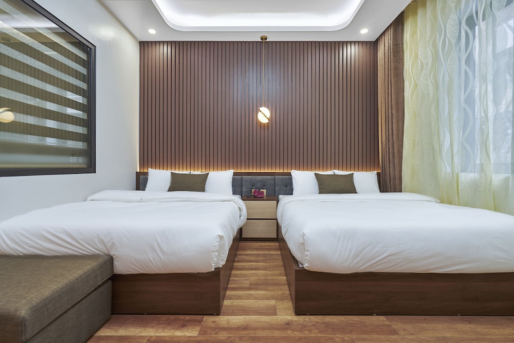 bbq villa and hostel ha long