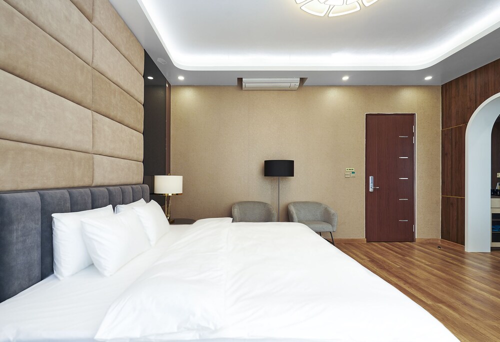 bbq villa and hostel ha long