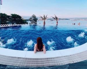 bbq villa and hostel ha long