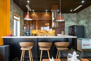bbq villa and hostel ha long