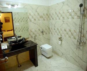 Grand Milestone,Visveshwara Nagar,2 star