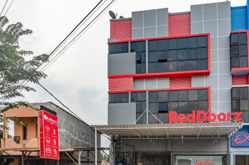 reddoorz plus near millenium ict centre medan 2