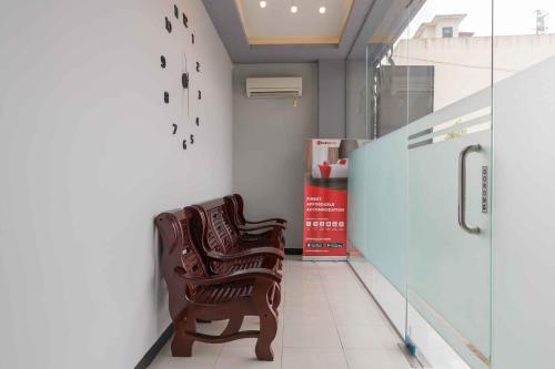 reddoorz plus near millenium ict centre medan 2