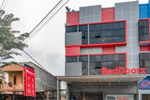 reddoorz plus near millenium ict centre medan 2