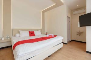 reddoorz plus near millenium ict centre medan 2