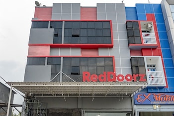 reddoorz plus near millenium ict centre medan 2