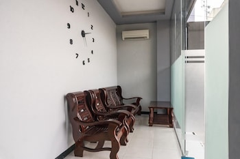 reddoorz plus near millenium ict centre medan 2