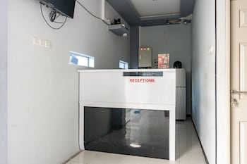 reddoorz plus near millenium ict centre medan 2