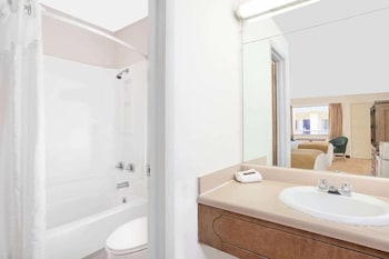 courtyard hotel and event center