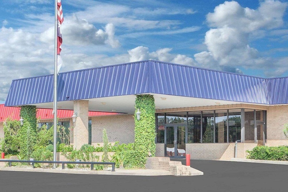 courtyard hotel and event center