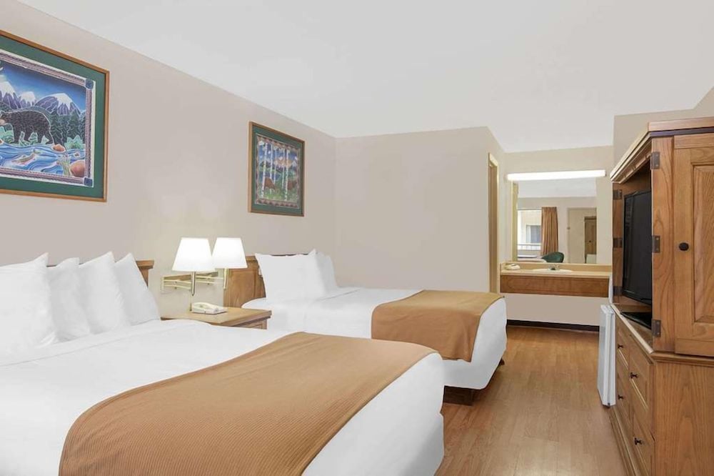 courtyard hotel and event center