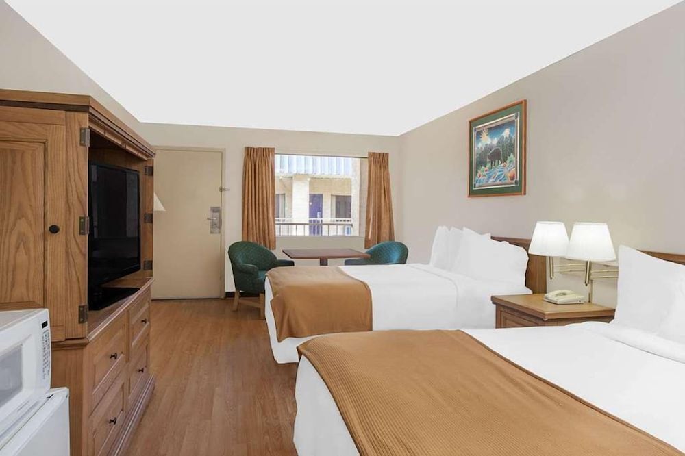 courtyard hotel and event center