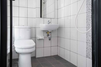 reddoorz plus near ice bsd 2