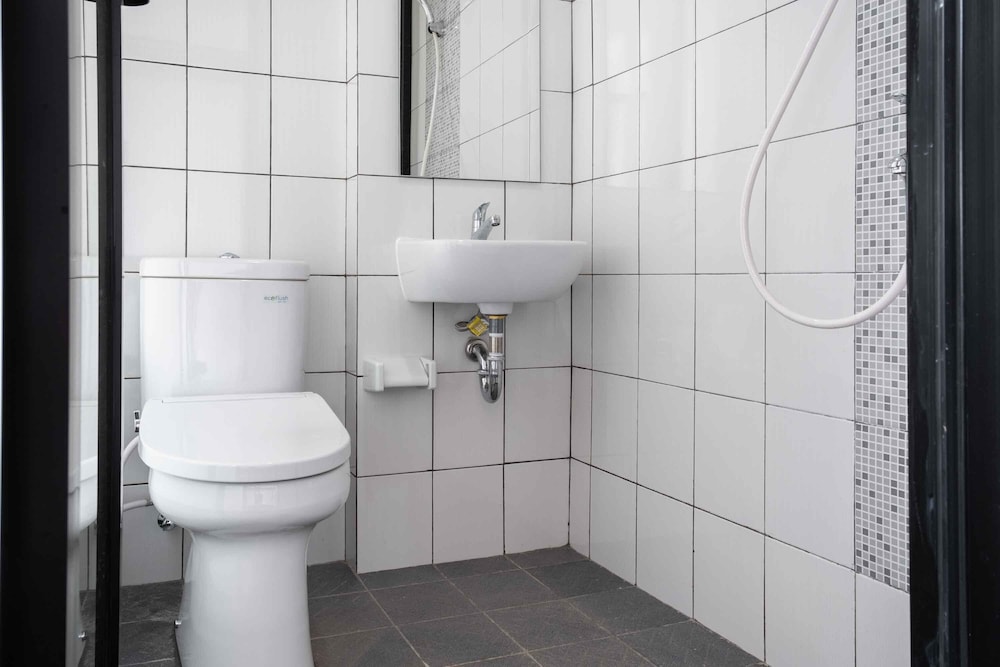 reddoorz plus near ice bsd 2