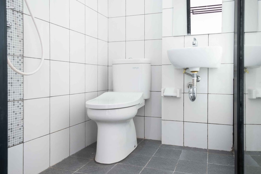 reddoorz plus near ice bsd 2