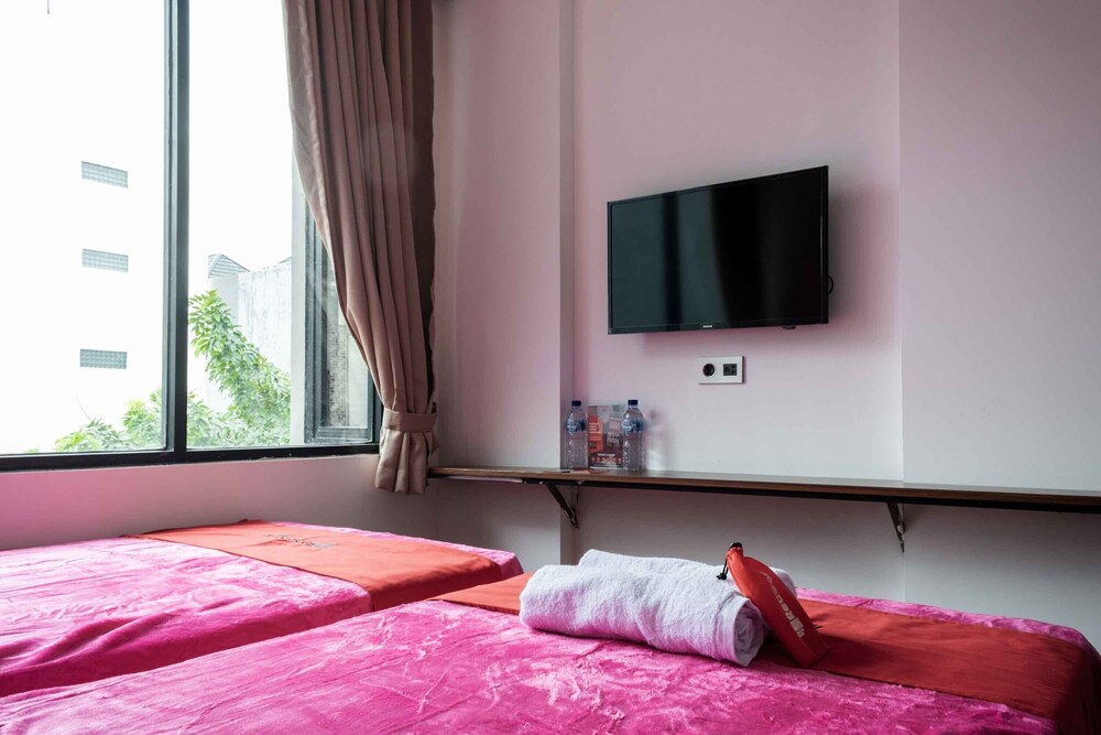 reddoorz plus near ice bsd 2