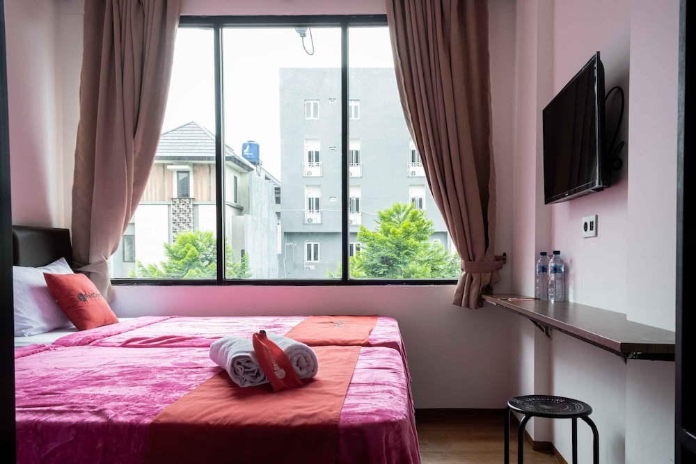 reddoorz plus near ice bsd 2