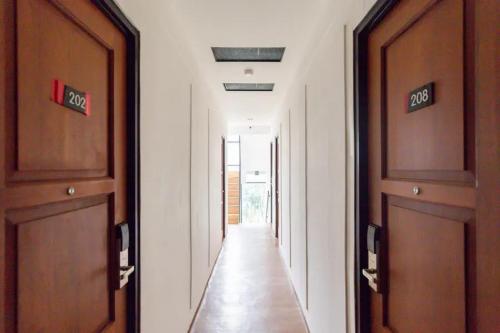 reddoorz plus near ice bsd 2