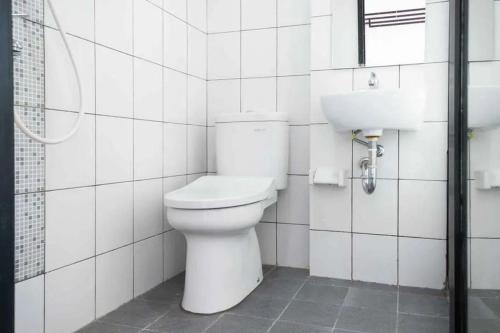 reddoorz plus near ice bsd 2