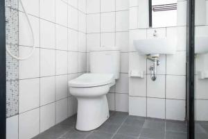 reddoorz plus near ice bsd 2