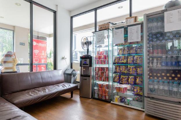 reddoorz plus near ice bsd 2