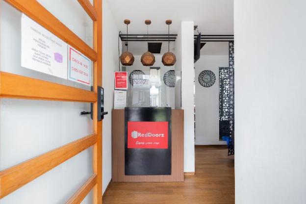 reddoorz plus near ice bsd 2