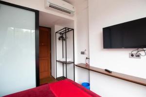 reddoorz plus near ice bsd 2