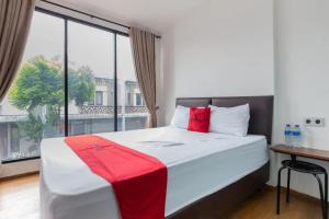 reddoorz plus near ice bsd 2