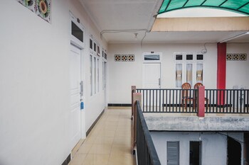 reddoorz syariah near kebun raya liwa