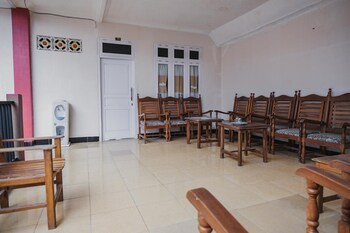 reddoorz syariah near kebun raya liwa