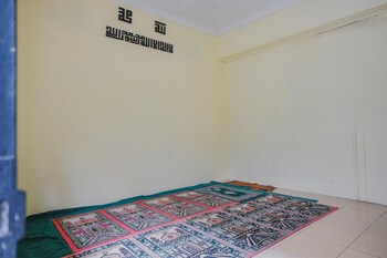 reddoorz syariah near kebun raya liwa