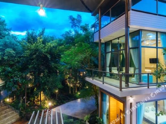 tree scape retreat resort