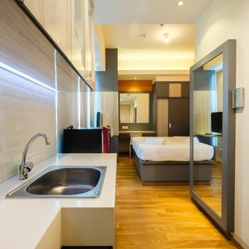 Great Location Studio At Tree Park Apartment,,0 star