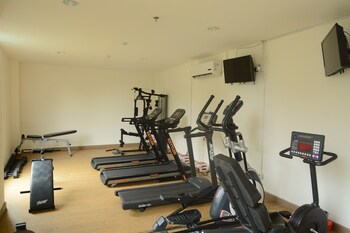 Great Location Studio At Tree Park Apartment,,0 star