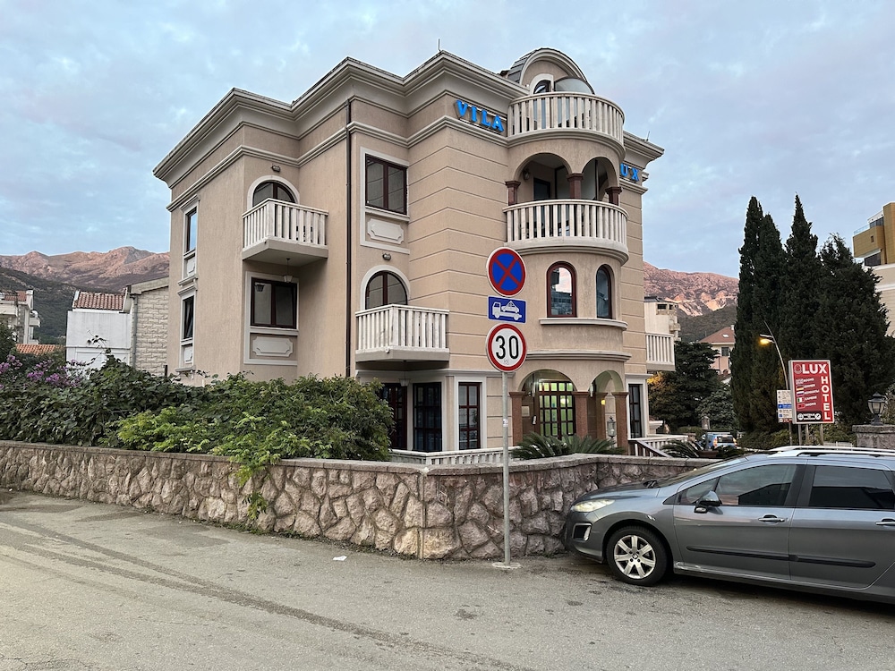 vila lux hotel