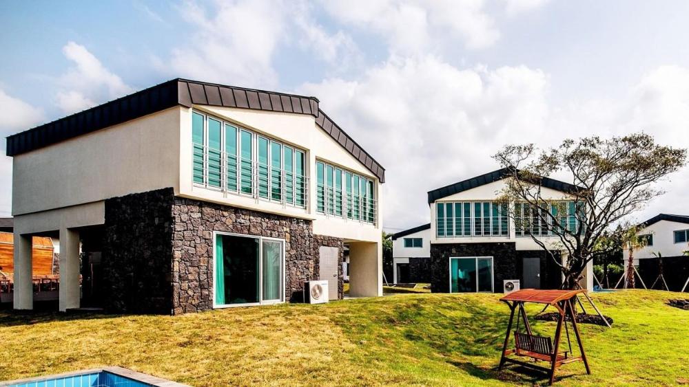 pool and villa sorang