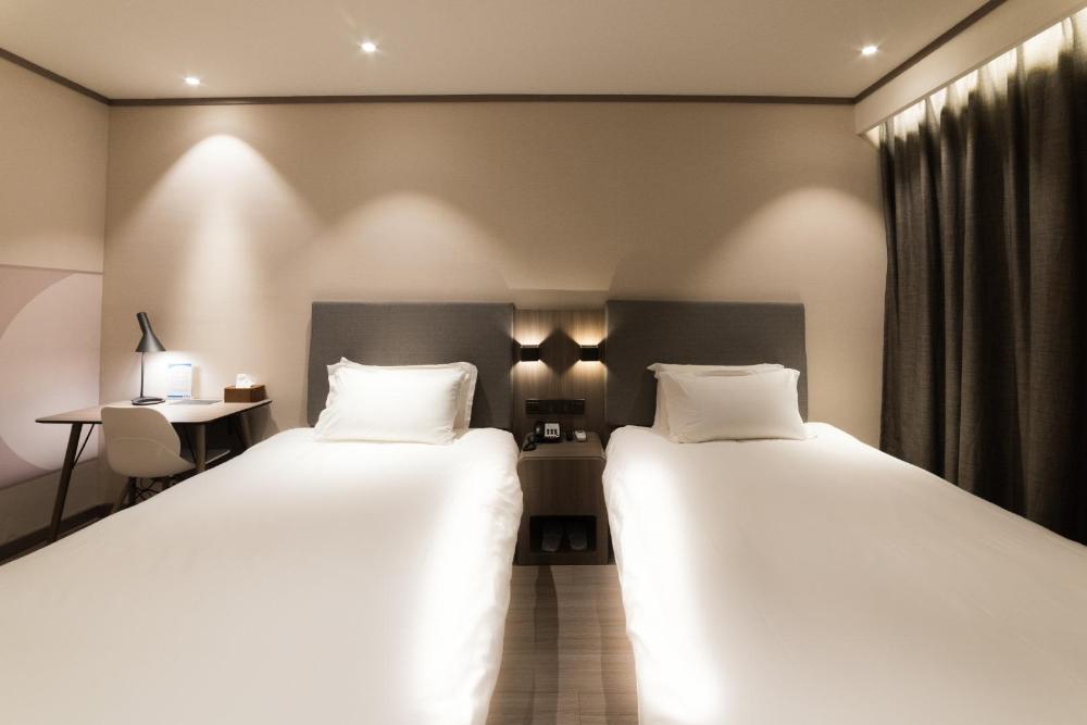 hanting hotel wuhan chuhe hanjie metro station