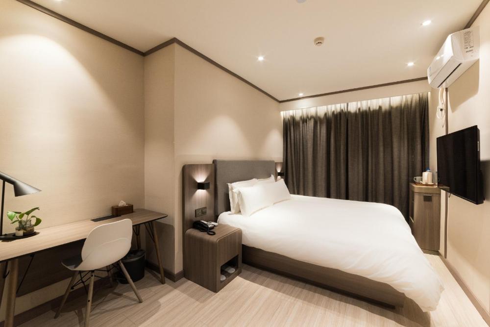 hanting hotel wuhan chuhe hanjie metro station