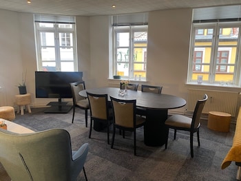 city hotel apartments