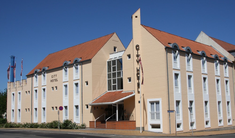 city hotel apartments