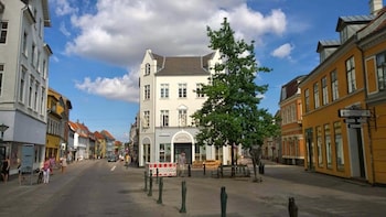 city hotel apartments