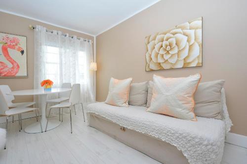 sofi beach apartment