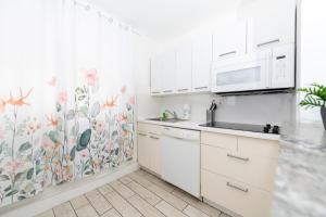 sofi beach apartment