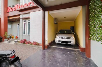 reddoorz syariah near jam gadang bukittinggi 2