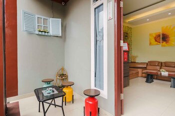 reddoorz syariah near jam gadang bukittinggi 2