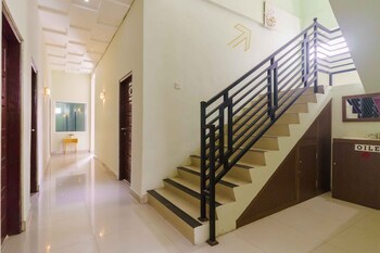 reddoorz syariah near jam gadang bukittinggi 2