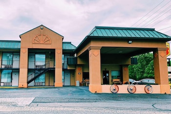 Super 8 By Wyndham Marion Nc,Marion>>Asheville,2 star