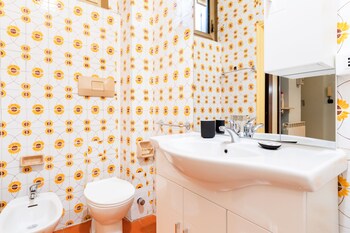 dante subway apartment