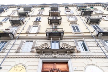 dante subway apartment